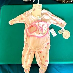 Baby Girl 3-6month 2Piece set+bib by MultiVitamins